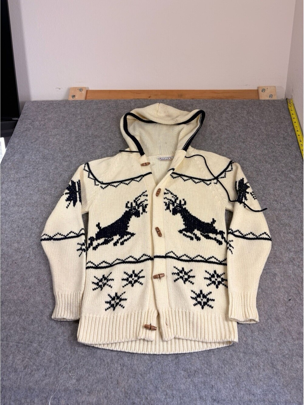 Cowichan Cardigan Sweater Adult M Ivory Shawl Hooded Chunky Knit Fisherman